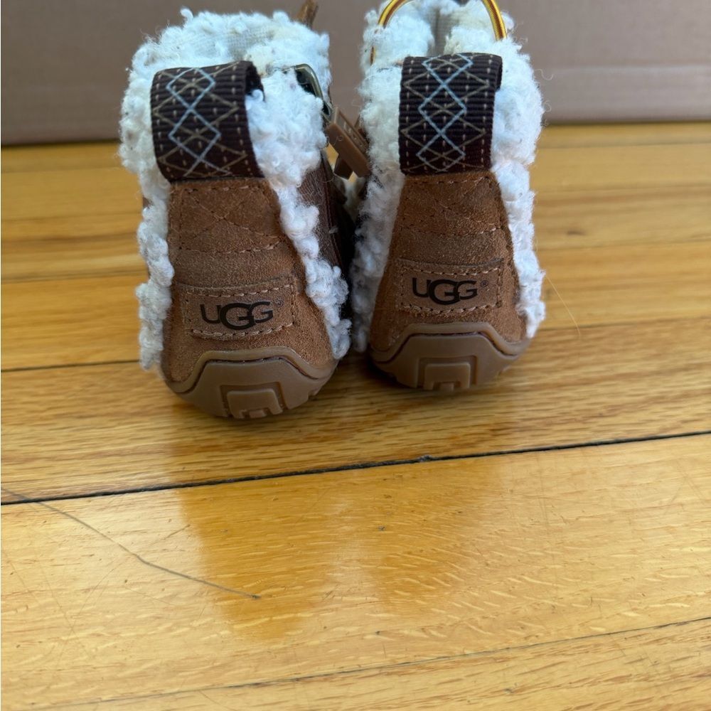 UGG Brown and Cream Kids Boots size 5 - Picture 4 of 8